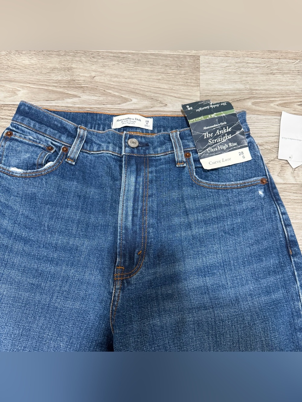 Abercrombie & Fitch Curve Love Ultra High Rise Ankle Straight Jean Size 6 - Picture 4 of 9